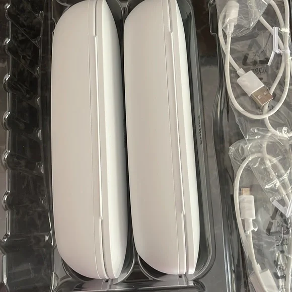 (Sold)Sonicare Travel Charging Cases - Picture 2 of 7